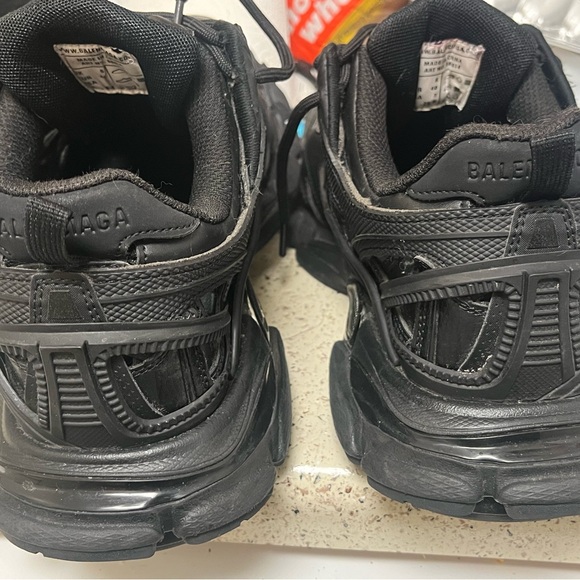 Balenciagas Track Sneaker “Triple Black” - Picture 7 of 7